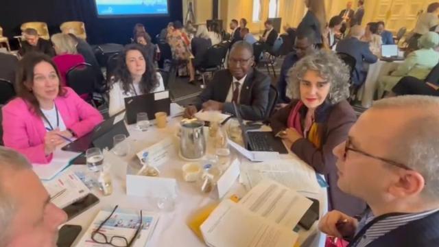 La vicelehendakari Ibone Bengoetxea, en la mesa de debate con el Gobierno de Quebec. / EP La vicelehendakari Ibone Bengoetxea, en la mesa de debate con el Gobierno de Quebec.