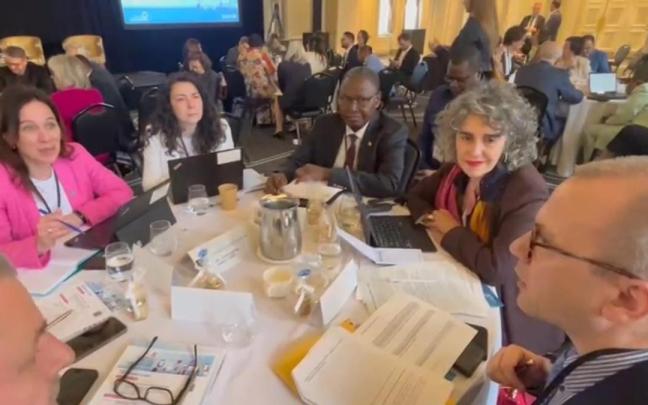 La vicelehendakari Ibone Bengoetxea, en la mesa de debate con el Gobierno de Quebec. / EP La vicelehendakari Ibone Bengoetxea, en la mesa de debate con el Gobierno de Quebec.