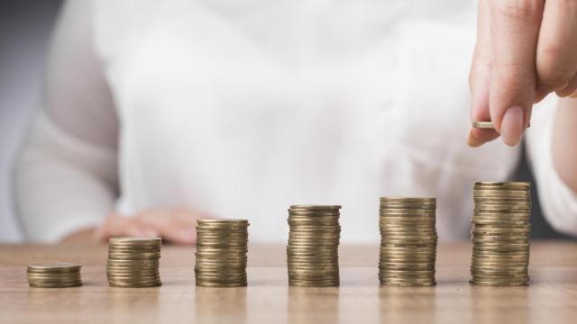 “Cuando se tiene algo de dinero, lo primero que hay que hacer es abrir una cuenta remunerada", asegura Elías.