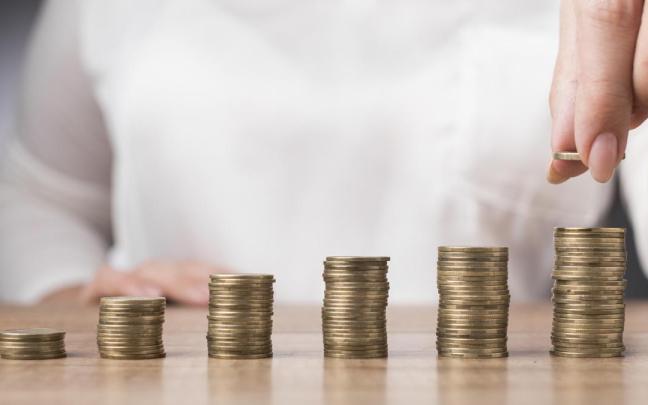 “Cuando se tiene algo de dinero, lo primero que hay que hacer es abrir una cuenta remunerada", asegura Elías.