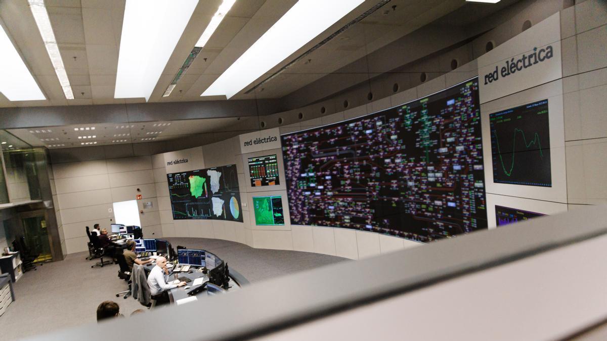 Sala de control en la sede de Redeia, matriz de Red Eléctrica.