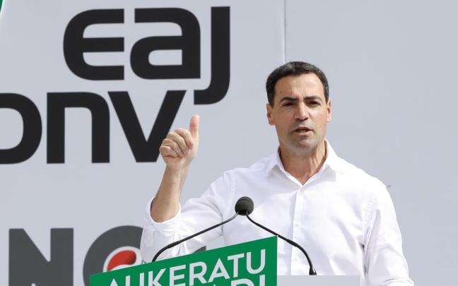Imano Pradales en un acto electoral del PNV. / Javi Colmenero Imano Pradales en un acto electoral del PNV.