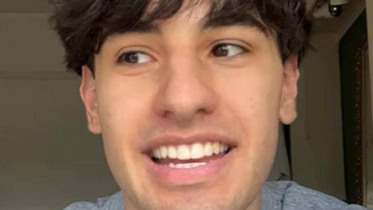 El joven revela que sus tres hermanos sí conocen su gran secreto.