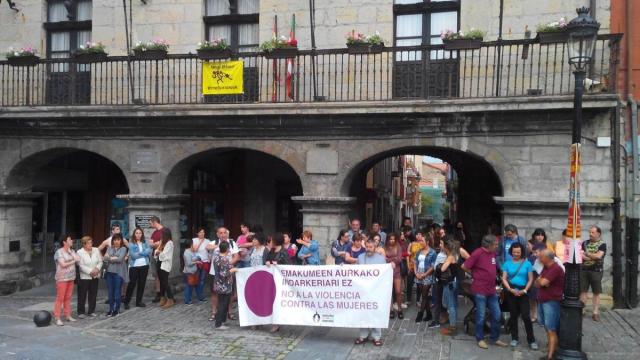 Imagen de archivo de una concentración contra la violencia de género en Orduña