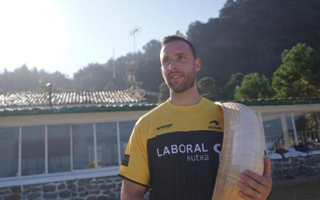 Imanol López, durante la presentación del Winter Series de cesta punta.