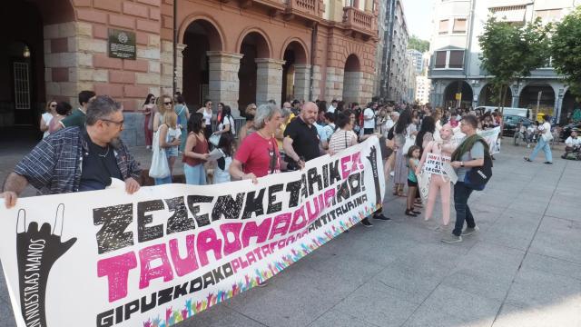 Protesta animalista contra la sokamuturra en Eibar / Aitor Zabala