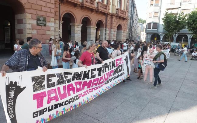 Protesta animalista contra la sokamuturra en Eibar / Aitor Zabala
