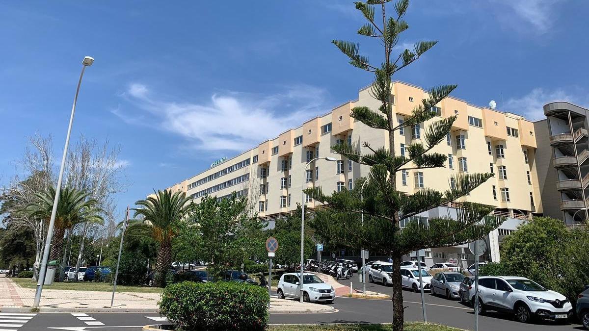 La joven se encuentra ingresada en el Hospital Clínico de Málaga.