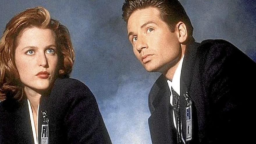 Gillian Anderson y David Duchovny como los agentes Scully y Mulder.