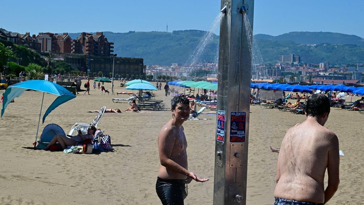¿Meterse al agua favorece el bronceado?