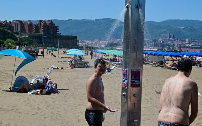 ¿Meterse al agua favorece el bronceado?