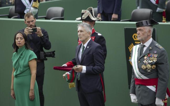 La directora general de la Guardia Civil, Mercedes González, y el ministro del Interior, Fernando Grande-Marlaska.