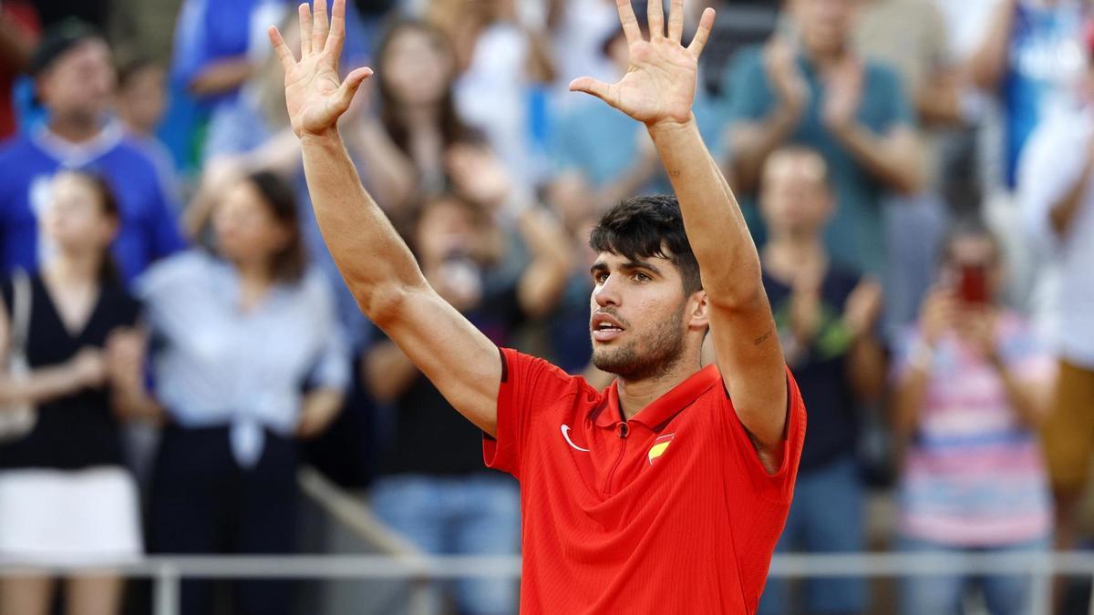 Carlos Alcaraz celebra su victoria y pase a octavos de final