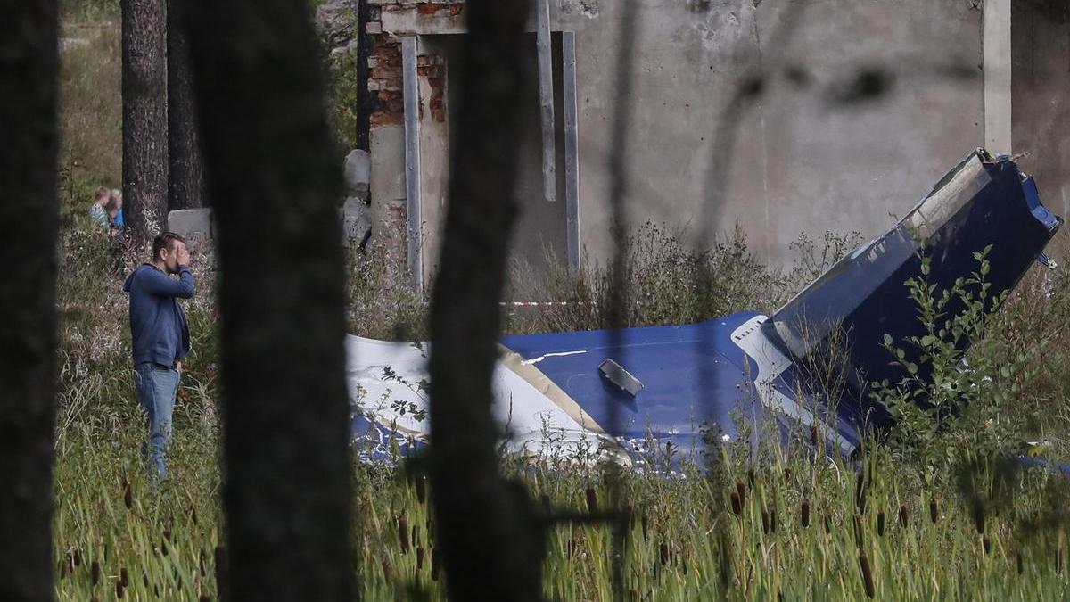 Los restos del avión siniestrado en el que viajaba Prigozhin.