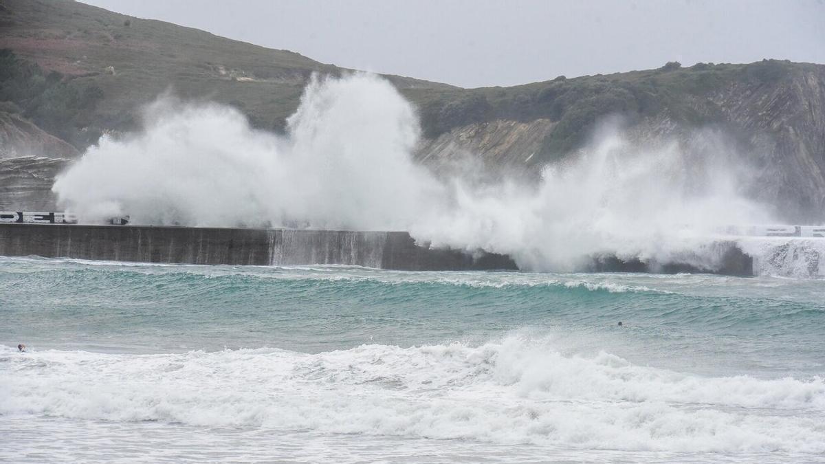 La mayor racha de viento se ha registrado en la estación meteorológica de Orduña, 146,4 km/h.