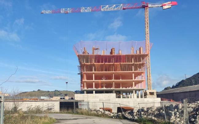 Construcción de viviendas en Torreaga, cerca de la estación de Zumaia.