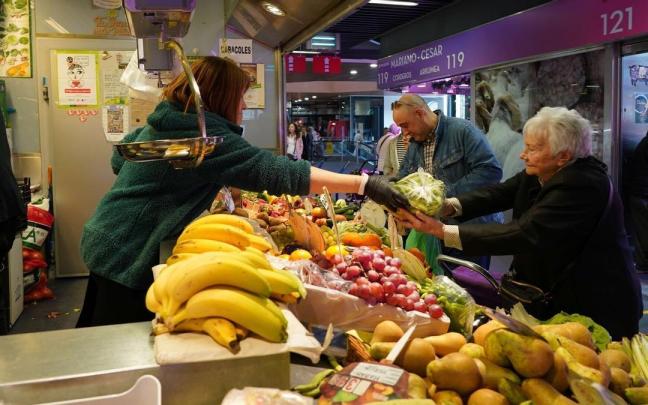 La subida de precios de los alimentos se ralentiza, pero siguen estando altos. La subida de precios de los alimentos se ralentiza, pero siguen estando altos.
