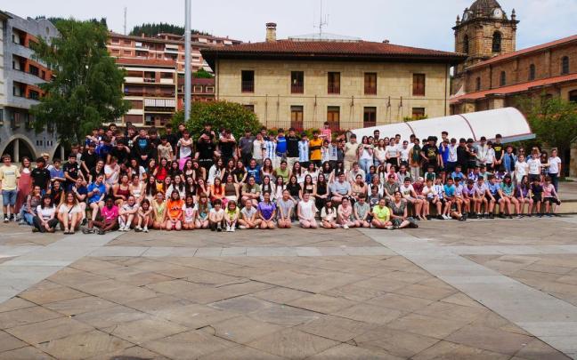 Los legazpiarras que han participado en el acto. / Legazpiko Udala Los legazpiarras que han participado en el acto.
