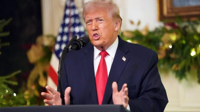 Trump defiende su gestión y anuncia una paga especial de 1.500 euros a los cerca de 1,5 millones de militares.