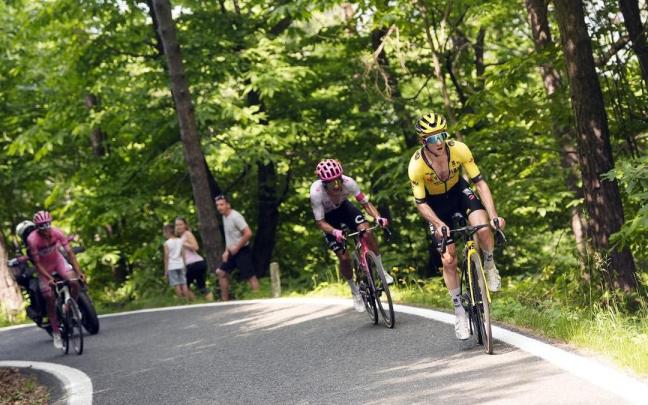 Simon Yates, por delante de Carapaz y Del Toro en Finestre. / Giro de Italia Simon Yates, por delante de Carapaz y Del Toro en Finestre.