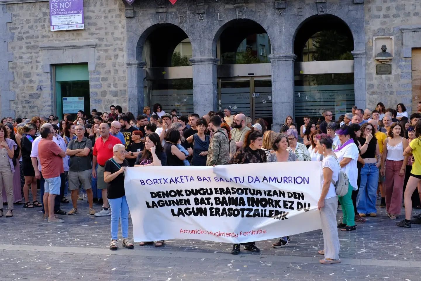 Concentración contra agresiones en la previa festiva de 2026 en Amurrio