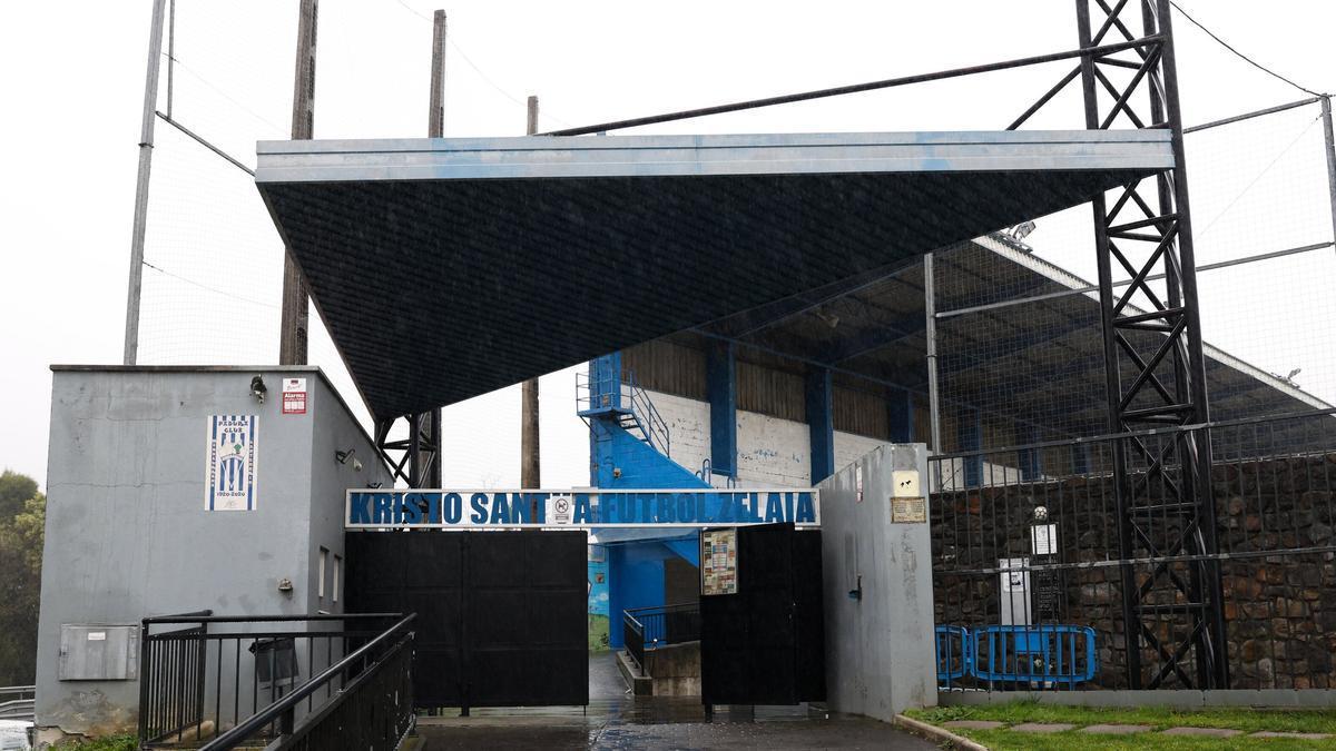 Acceso a las instalaciones del CD Padura de Arrigorriaga