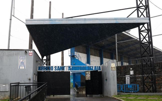 Acceso a las instalaciones del CD Padura de Arrigorriaga