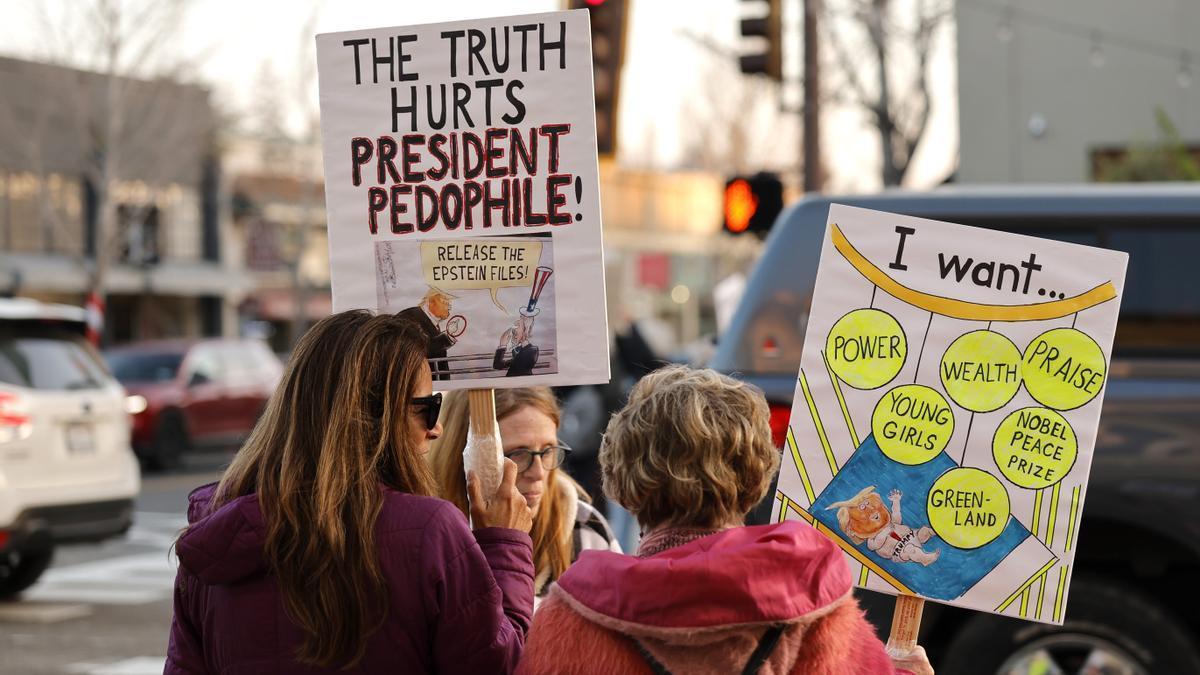 Miles de personas se manifiestan en Minneapolis en una nueva jornada de protesta contra las actuaciones del ICE