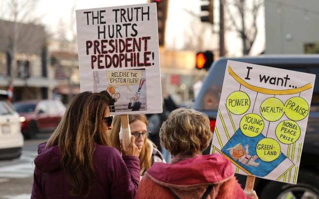 Miles de personas se manifiestan en Minneapolis en una nueva jornada de protesta contra las actuaciones del ICE