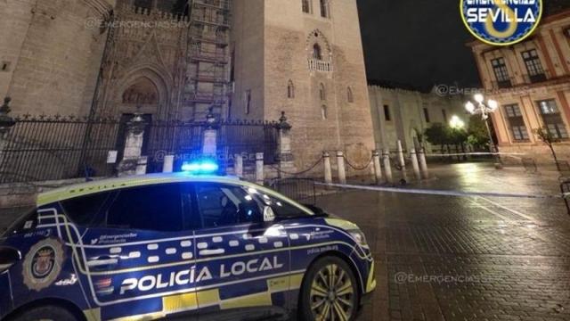 Desprendimiento de elementos de la Giralda por los fuertes vientos de la borrasca Leonardo.