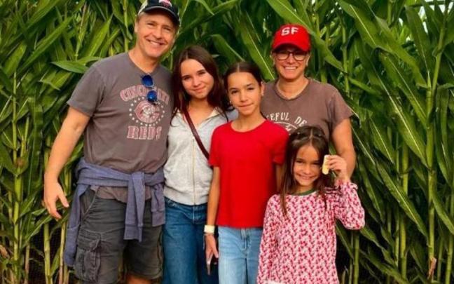 Chad Lowe, junto a su familia.
