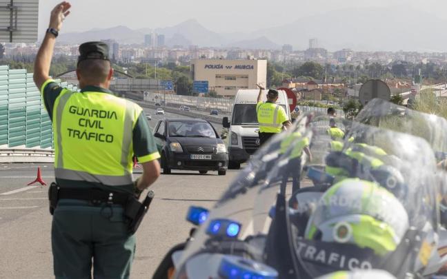 Imagen de archivo de unos agentes de la Guardia Civil de Tráfico.