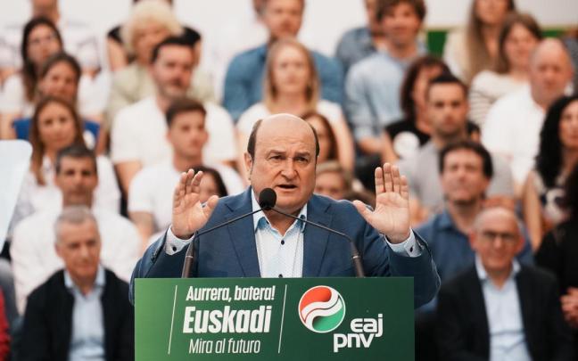 El presidente del PNV, Andoni Ortuzar, cierra campaña en un mitin en Bilbao