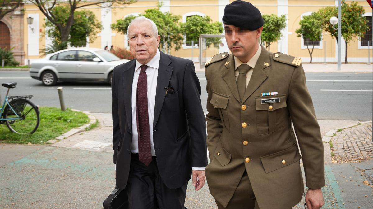 El sargento Álvarez Estupiñar acude a los juzgados a declarar por la muerte de los soldados.