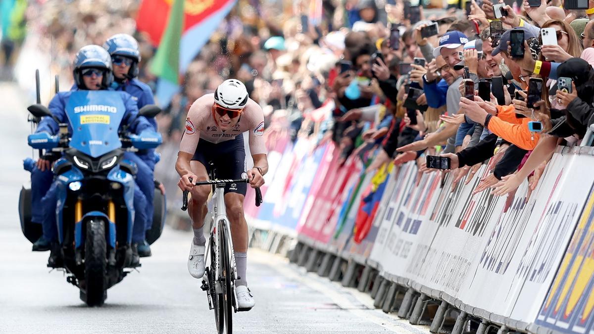 Van der Poel se encamina hacia la conquista del Mundial.