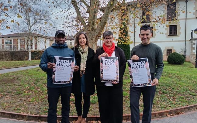 Mamadou Adama, Arantzazu Saiz, Mirengu Plazaola y Aitor Biain, este martes en la presentación del concierto.