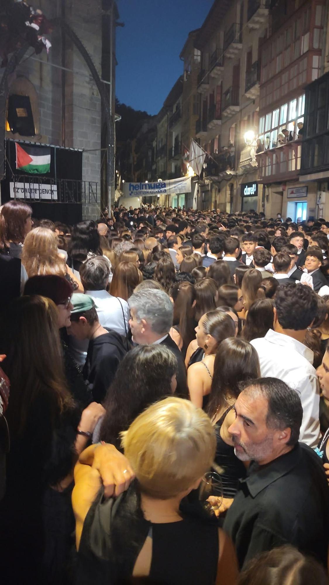 La Herriko plaza abarrotada para presenciar el milagro.