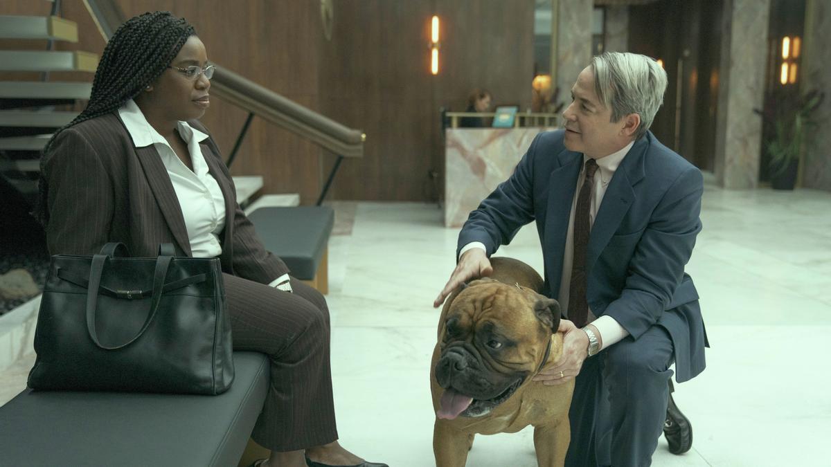 Uzo Aduba y Matthew Broderick, en una escena de ‘Medicina letal’.