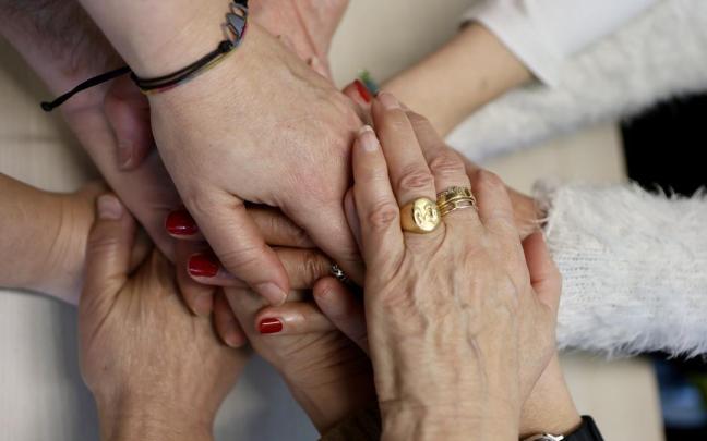 El Ayuntamiento de Vitoria colabora en múltiples acciones de prevención e intervención para paliar la soledad no deseada.