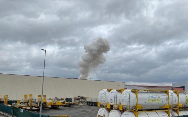 Incendio en la pirotecnia Valecea de Berantevilla. Foto: Diario de Noticias de Álava