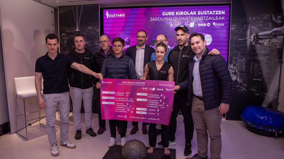 La presentación contaba con la demostración de la herrijasotzaile Zihara Zabala de Forua
