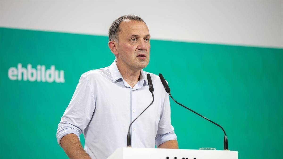 Unai Urruzuno, en una rueda de prensa. .