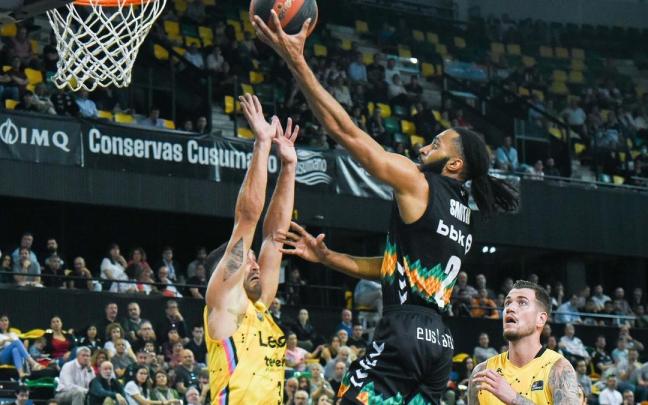 En imágenes: el Bilbao Basket cae ante el Lenovo Tenerife