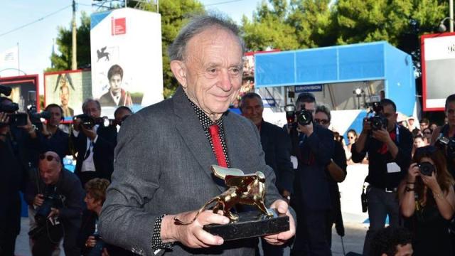Muere a los 96 años Frederick Wiseman, documentalista estadounidense que recibió el Oscar de Honor en 2016.