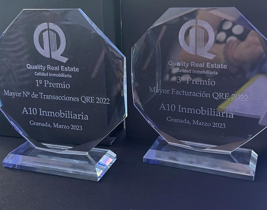 Imagen de los dos premios recibidos durante el Congreso del sector inmobiliario