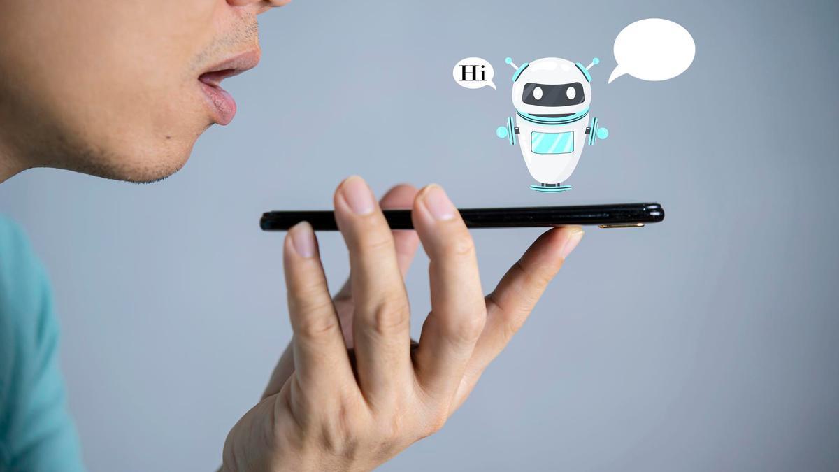 Un chico joven interactúa con un chatbot.