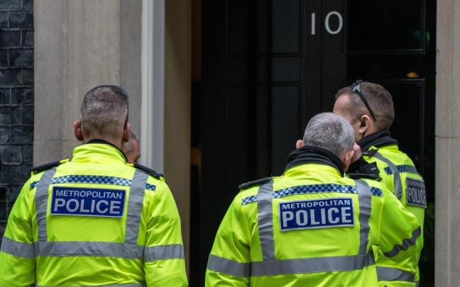 La Policía londinense sigue trabajando en estos hechos.