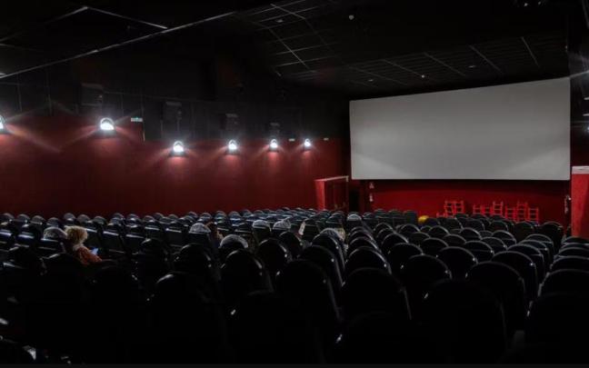 Espectadores en una sala de cine.