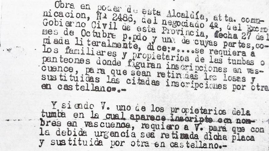 Un bando que obligaba a poner lápidas en castellano bajo pena de cubrirlas con cemento.