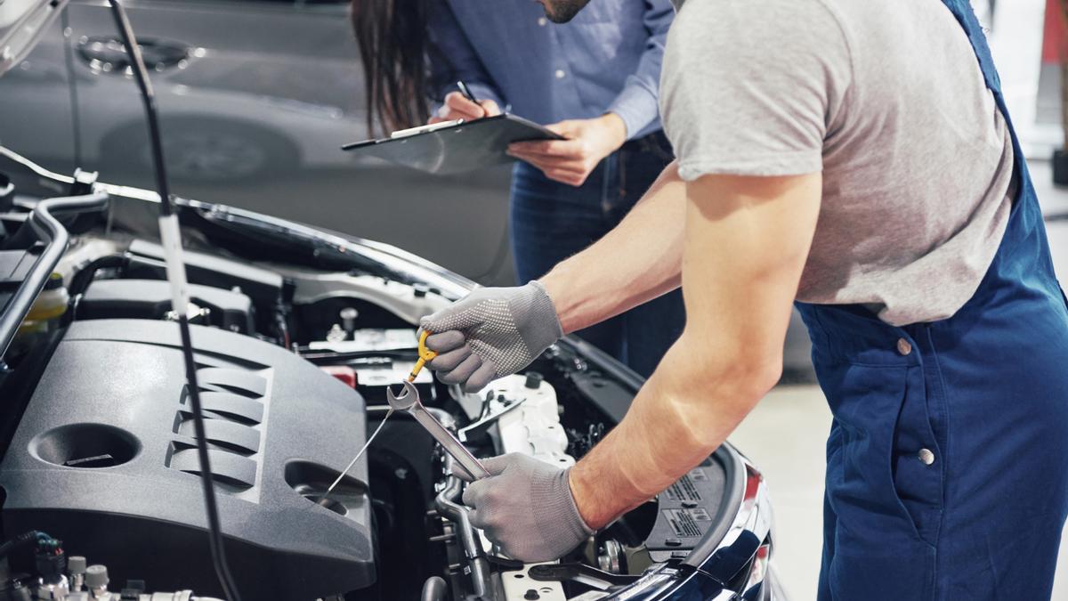 Se recomienda revisar el coche al acabar el verano y el invierno.